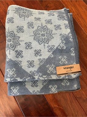 Set of 2 Wrangler Quick Dry Blue Bath Towels